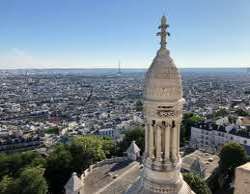 The top of the Sacre-Coeur is the second-highest point in Paris built on top of the Montmartre hill, at a height of 213 meters. The first tallest spot